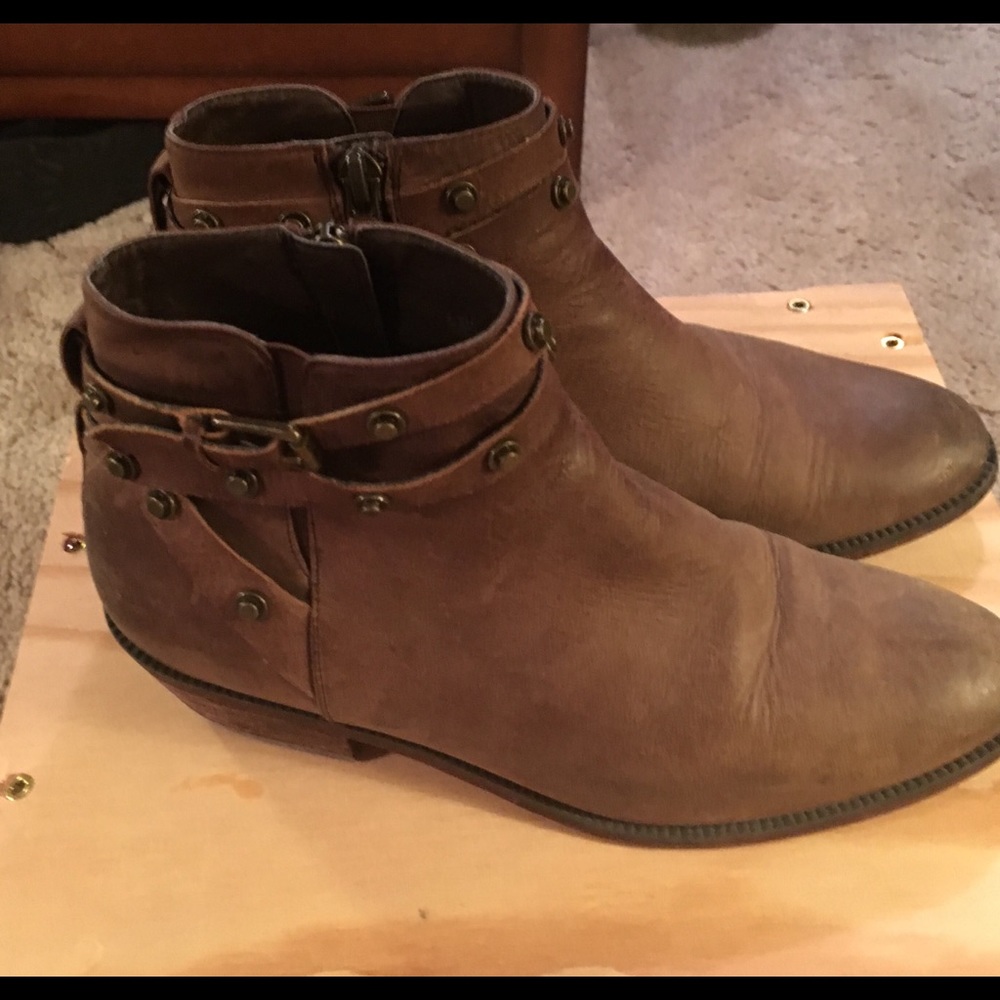 Excellent Condition Halogen Brown Booties size 6.5